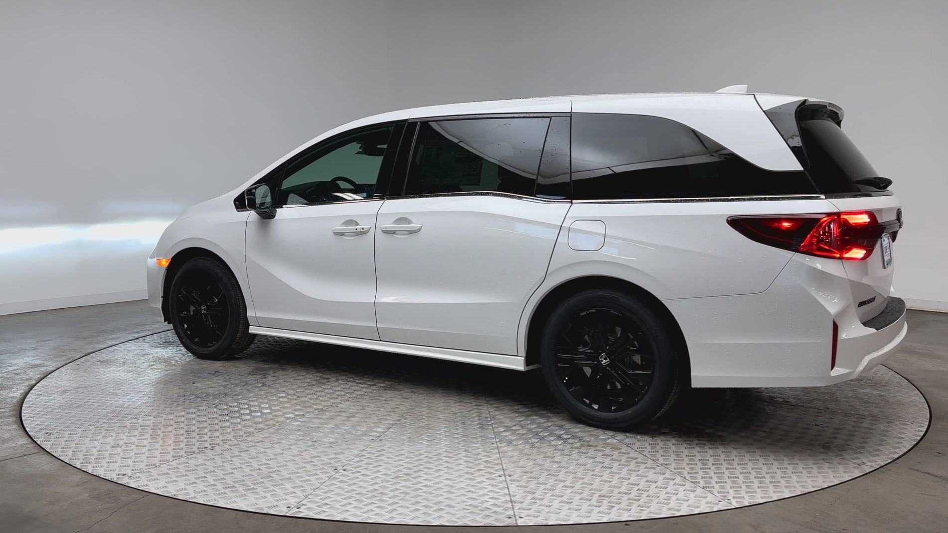 Used 2026 Platinum White Pearl Honda Sport-L image 6