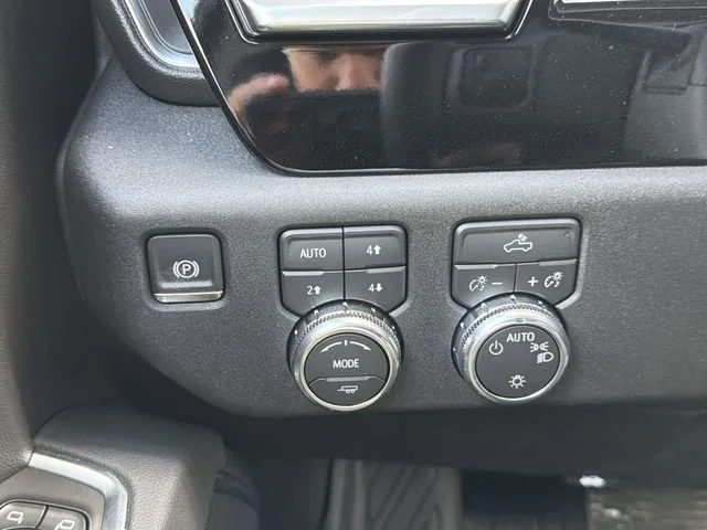 New 2026 Summit White GMC SLE image 28