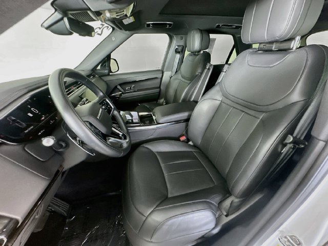 Used 2025  Land Rover SE image 20