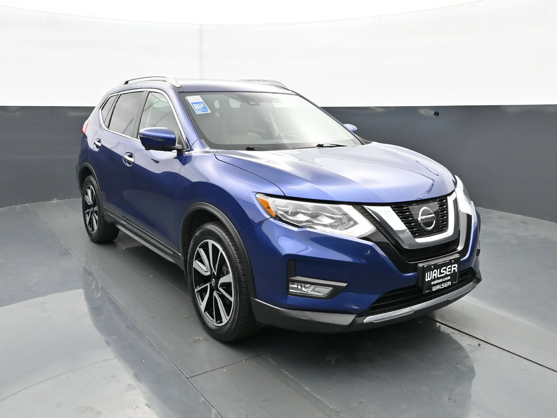 Used 2017 Caspian Blue Nissan SL image 11