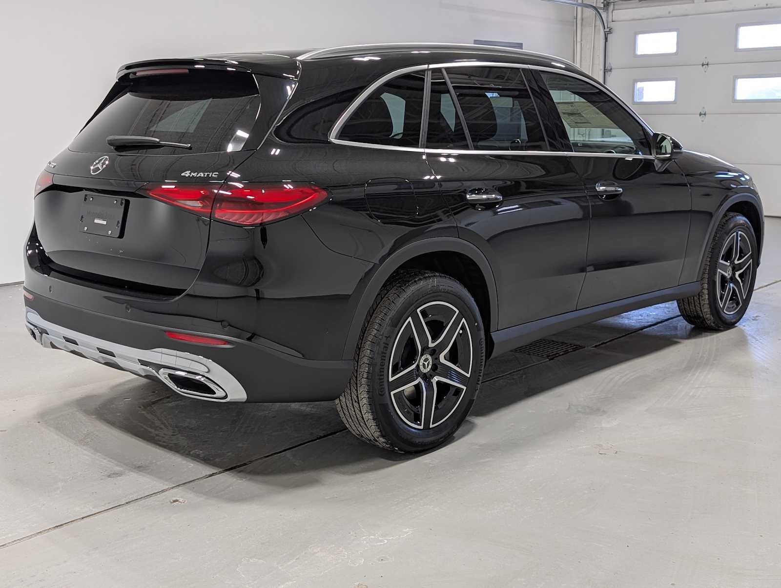 Used 2026 Obsidian Black Metallic Mercedes-Benz GLC 300 image 7
