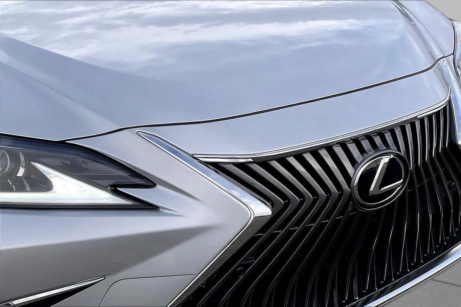 Used 2019 Silver Lining Metallic Lexus  image 29