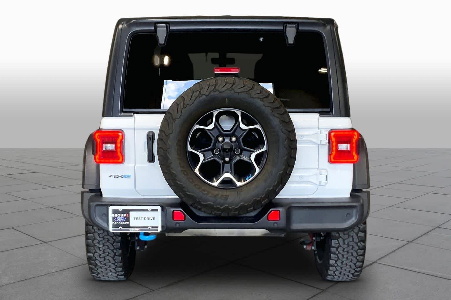 Used 2022 Bright White Clearcoat Jeep Unlimited Rubicon image 5