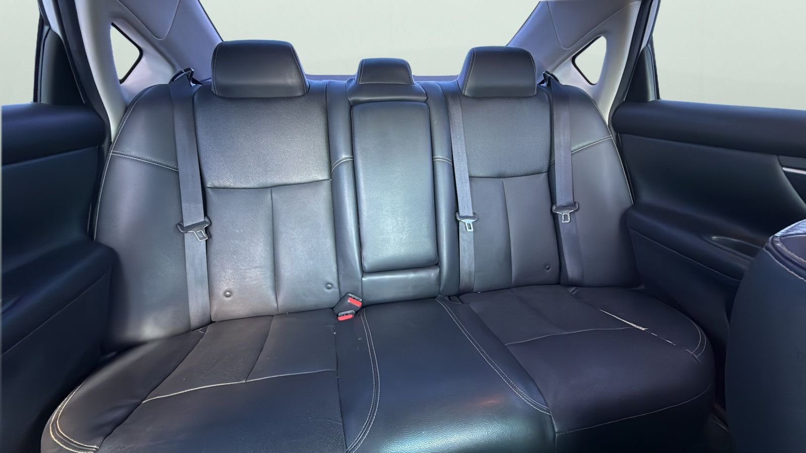 Used 2017 Silver Nissan 2.5 SL image 22