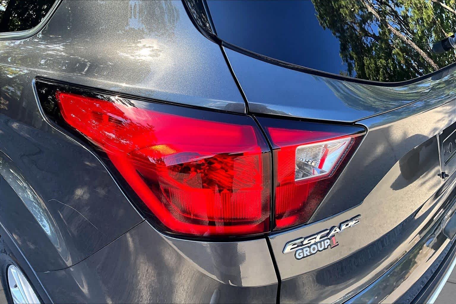 Used 2019 Magnetic Metallic Ford SE image 29