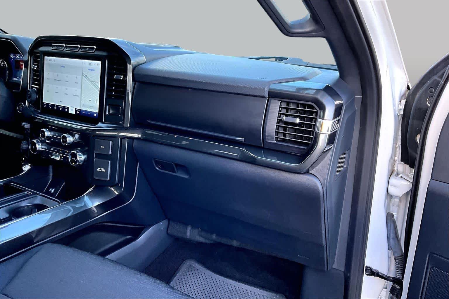 Used 2022 Oxford White Ford XLT image 21