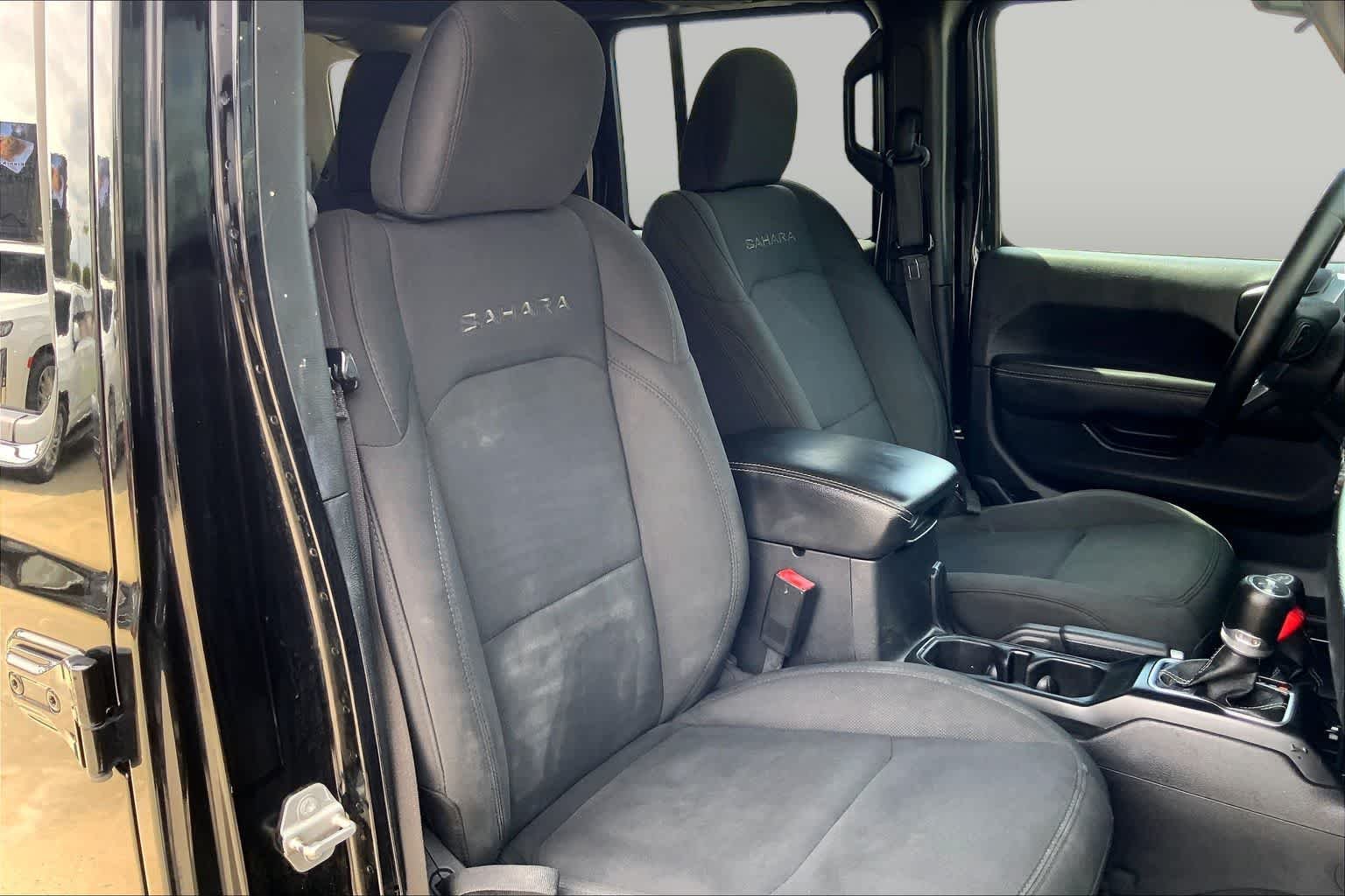 Used 2020 Black Clearcoat Jeep Sahara image 9
