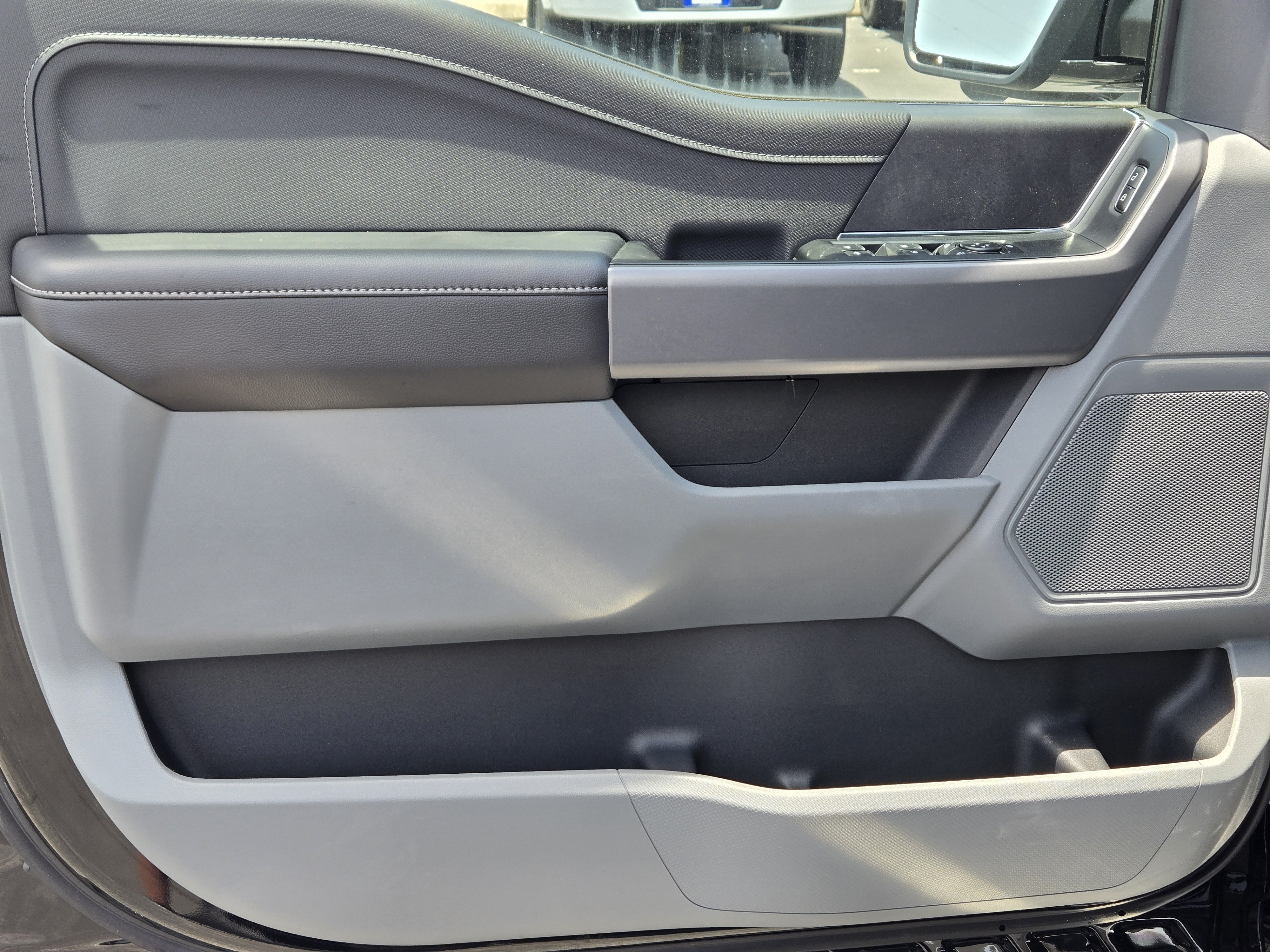 New 2026 AGATE BLACK METALLIC FORD XLT image 14