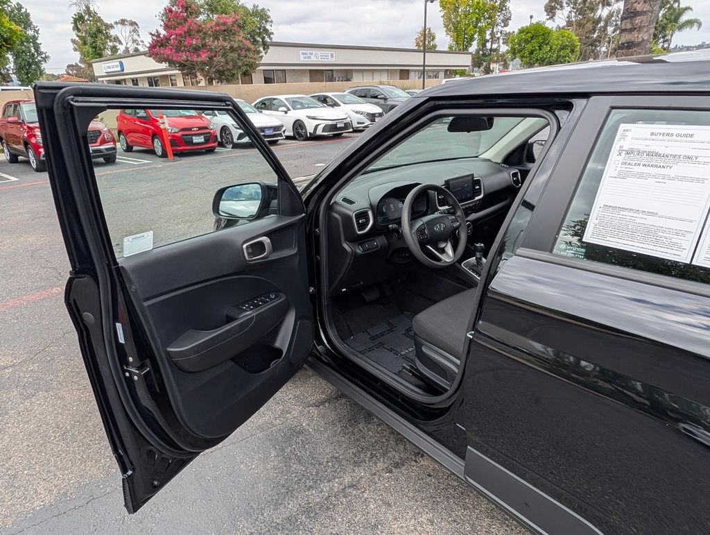 2025 Hyundai Venue SE - Photo 30