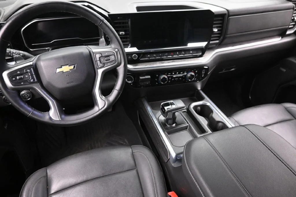 Used 2025 White Chevrolet LTZ image 14