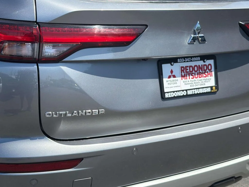Used 2023 Mercury Gray Metallic Mitsubishi SEL image 8