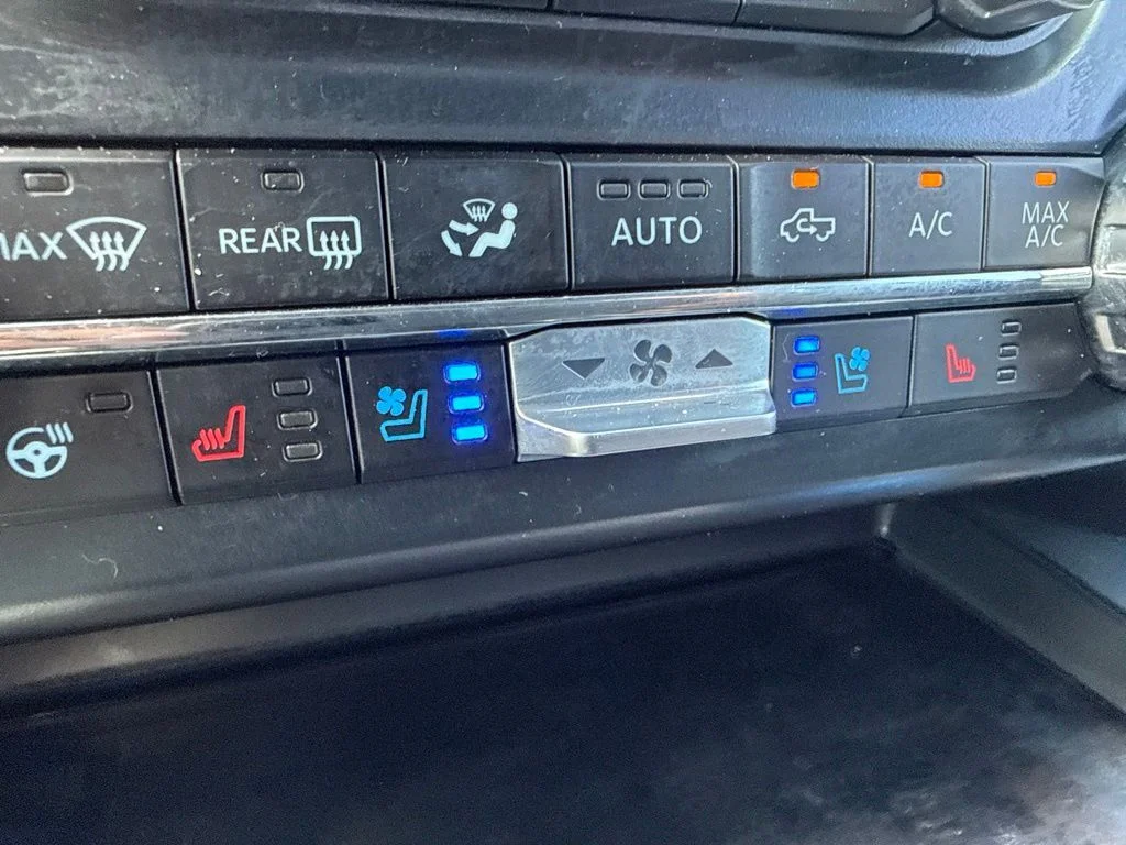Used 2024 Gray Ford Lariat image 30