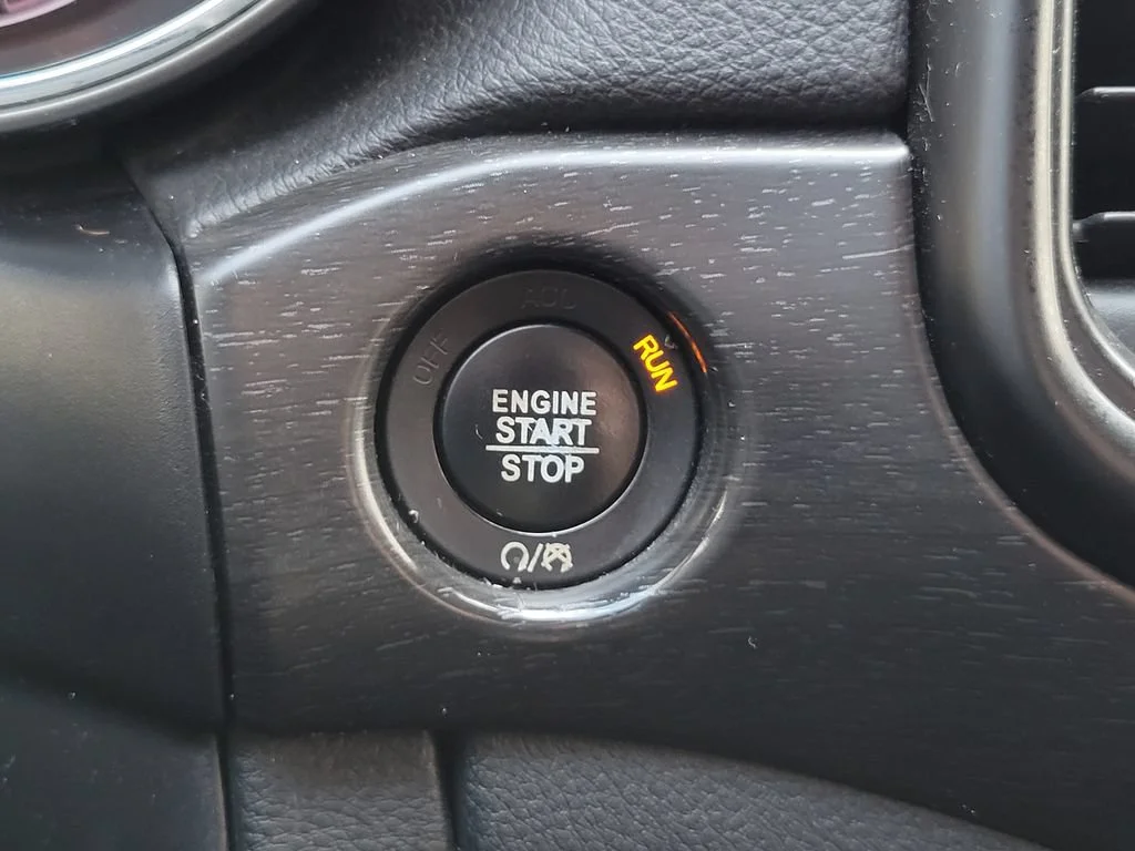 Used 2018 Red Jeep Altitude 4x4 image 34