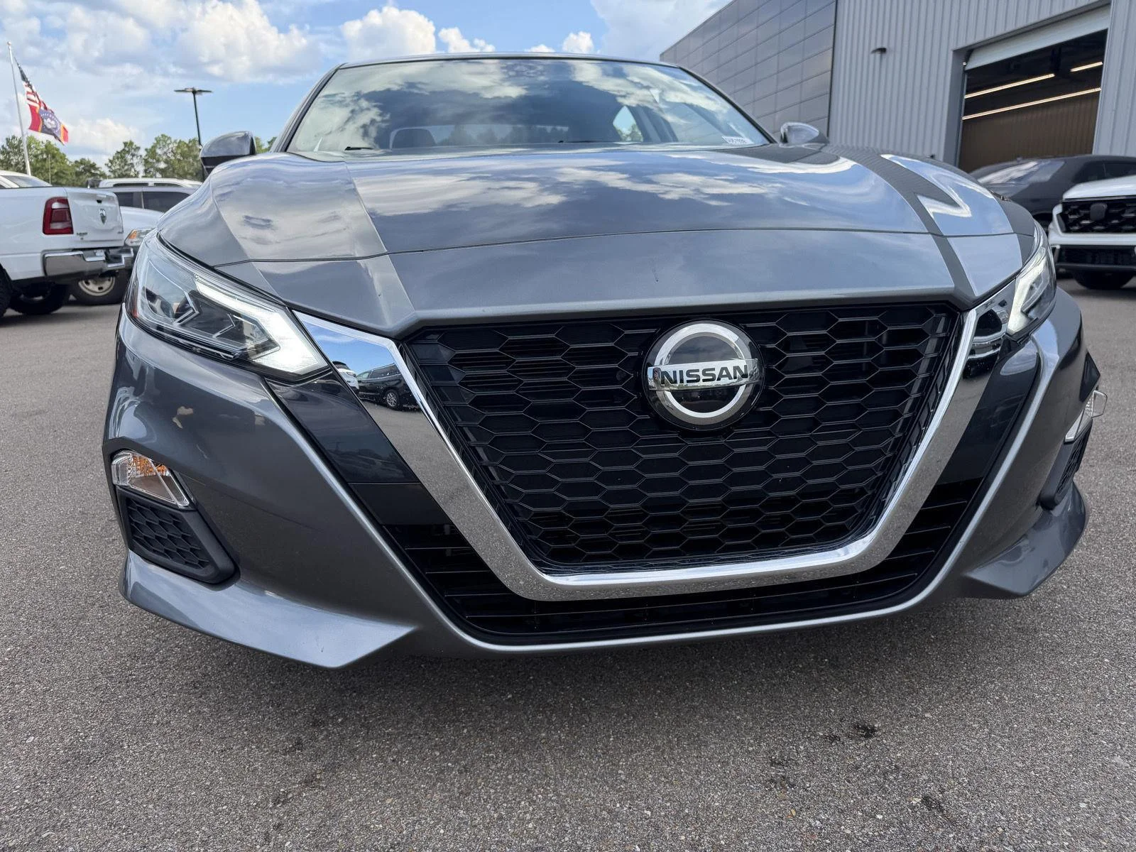 Used 2022 Gun Metallic Nissan 2.5 SV image 24