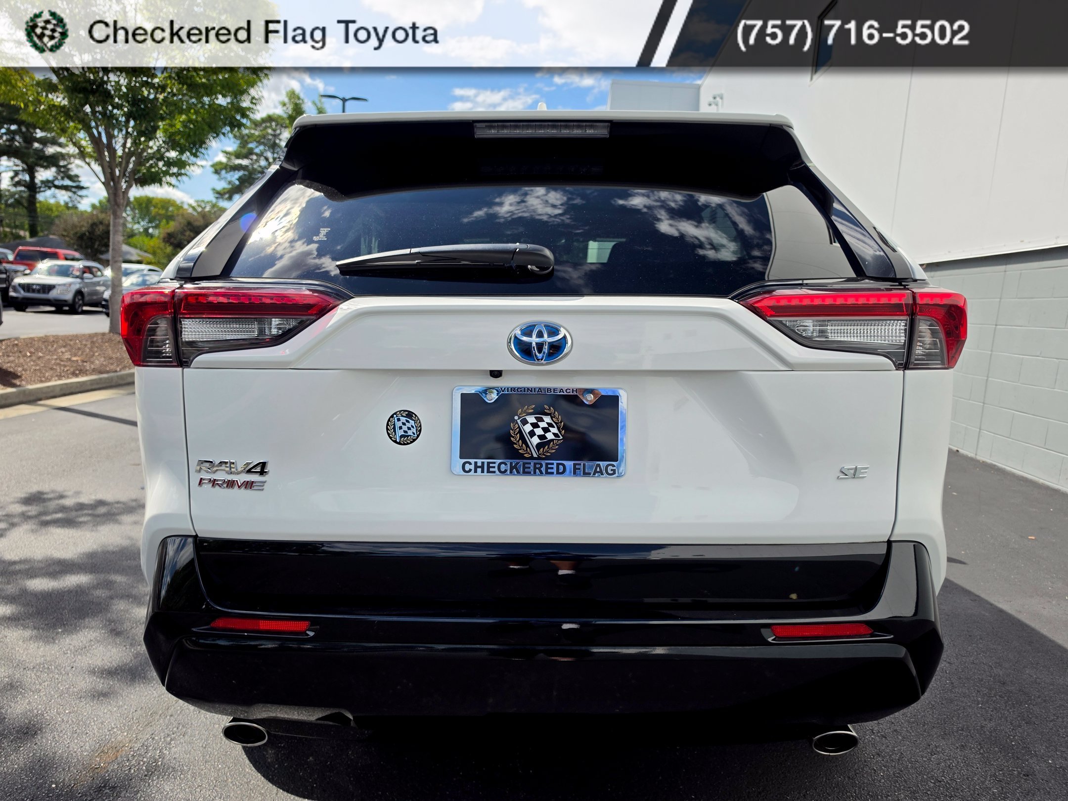 Used 2024 Ice Cap Toyota SE image 4