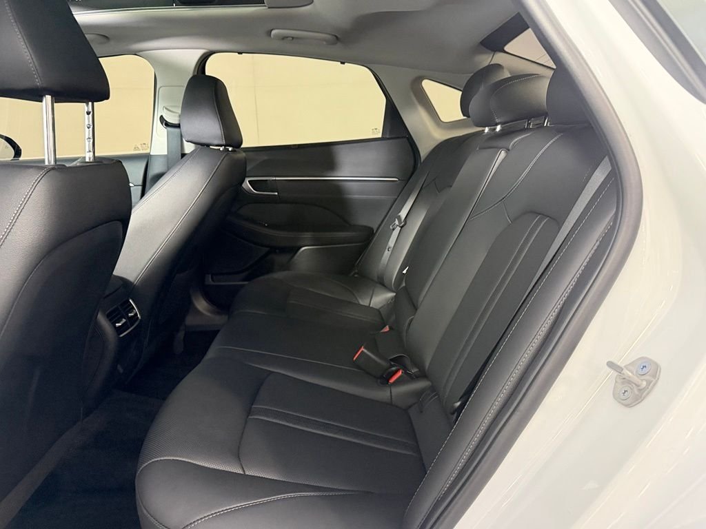 Used 2025 White Hyundai Limited image 18