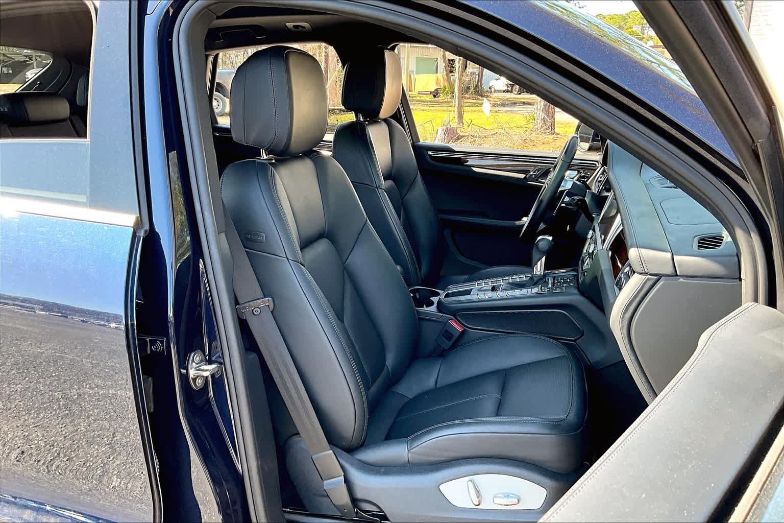 Used 2021 Night Blue Metallic Porsche  image 9