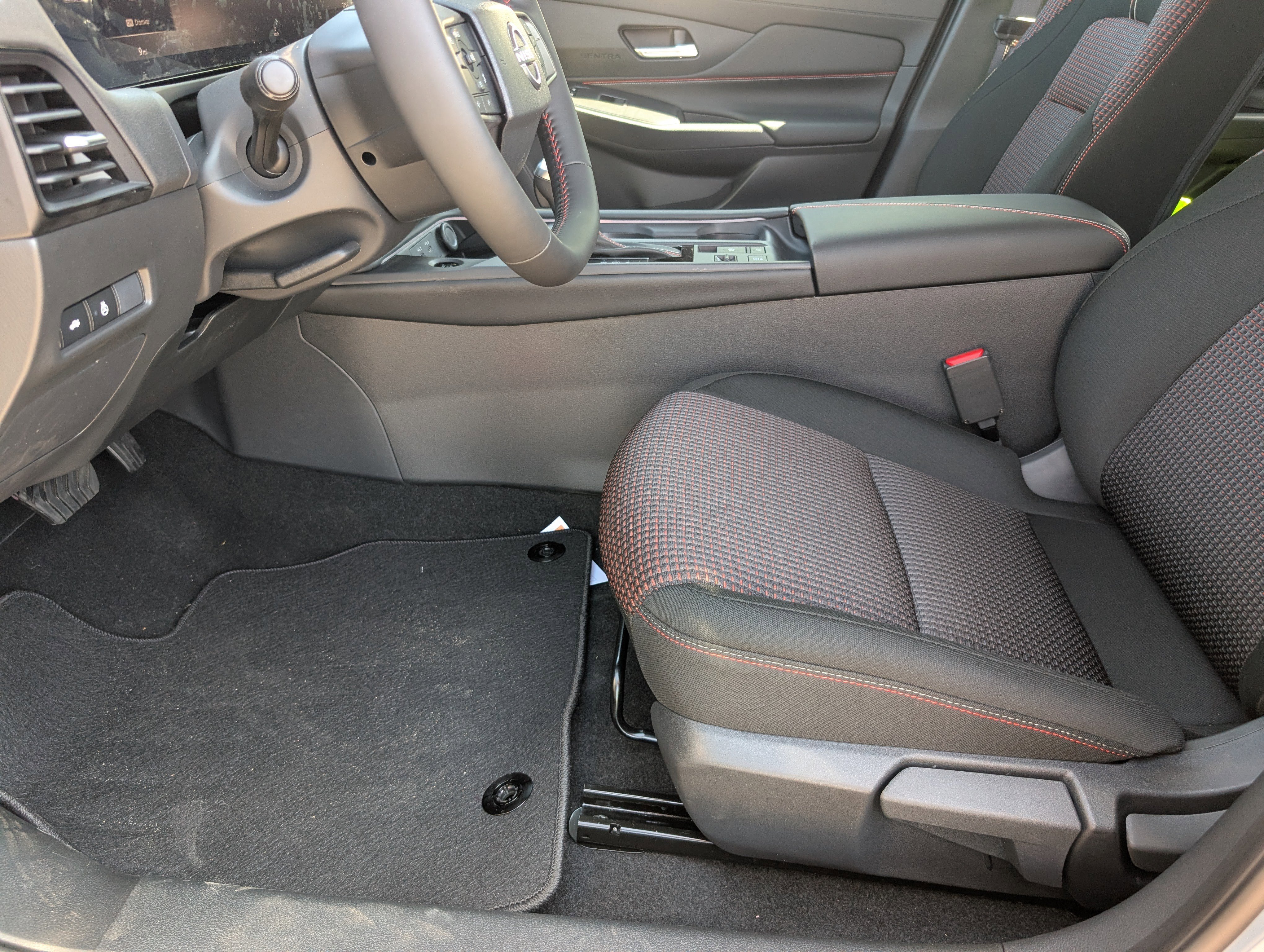 New 2026 Atlantic Gray Metallic / Super Black Two-tone Nissan SR image 14