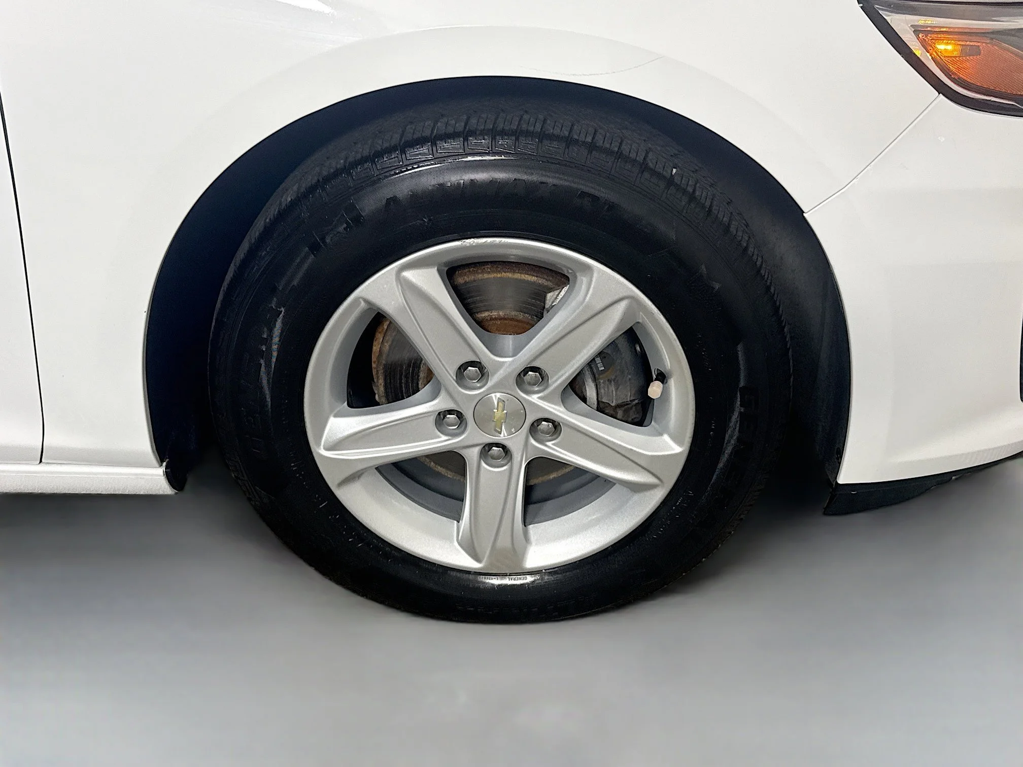 Used 2019 Summit White Chevrolet LS image 28
