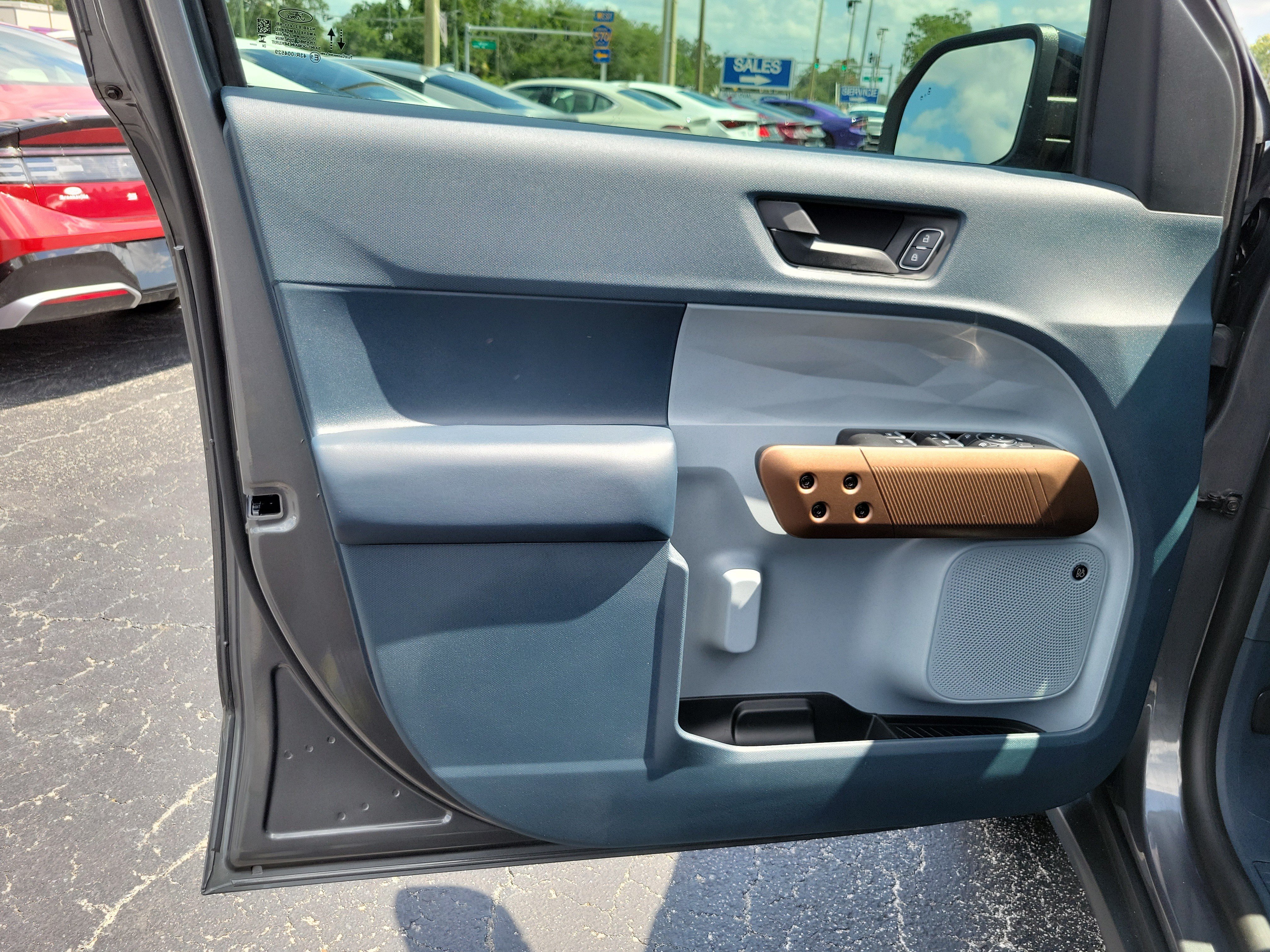 Used 2024 Gray Metallic Ford LARIAT image 15