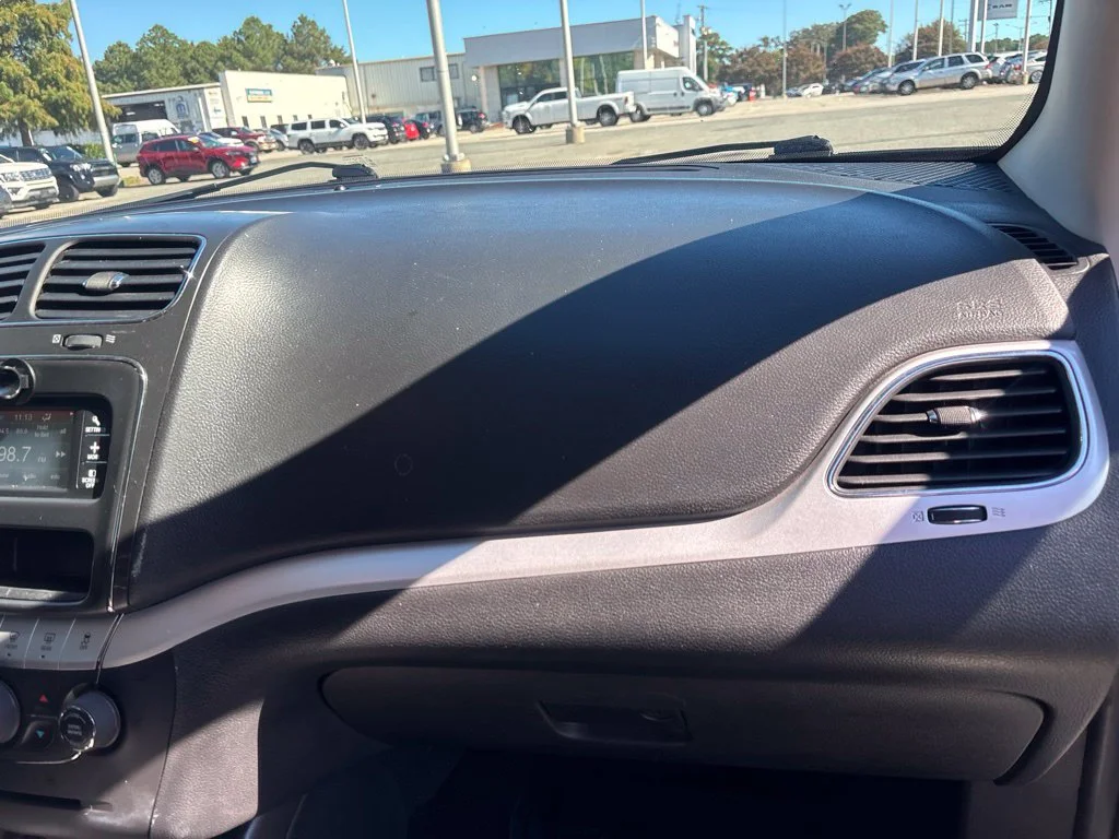 Used 2017 White Dodge SXT image 39