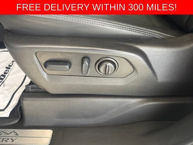Certified Used 2022 MOSAIC BLACK METALLIC Chevrolet High Country image 9
