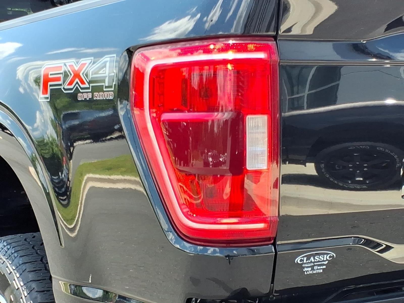 Used 2022 Agate Black Metallic Ford XLT image 18