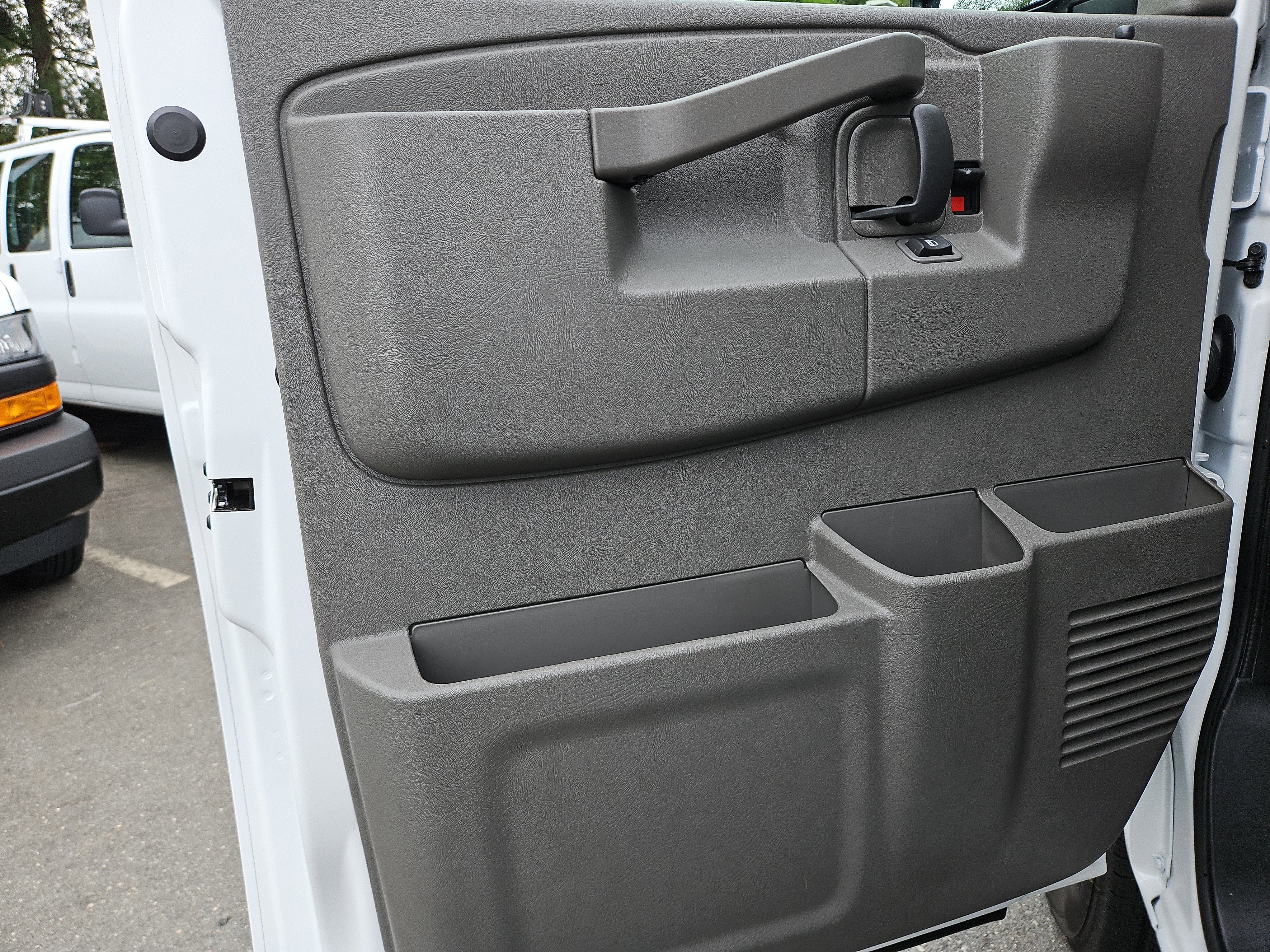 2026 Chevrolet Express Cargo Work Van - Photo 10
