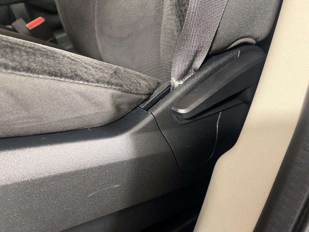 Used 2019 Indigo Blue Dodge SE image 11