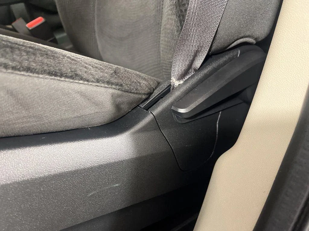 Used 2019 Indigo Blue Dodge SE image 11