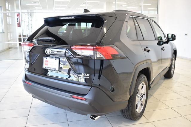 2025 Toyota RAV4 XLE - Photo 10