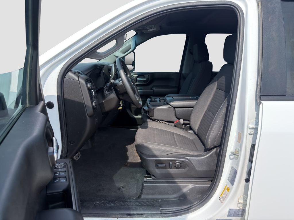 Used 2022 White Chevrolet Custom image 29