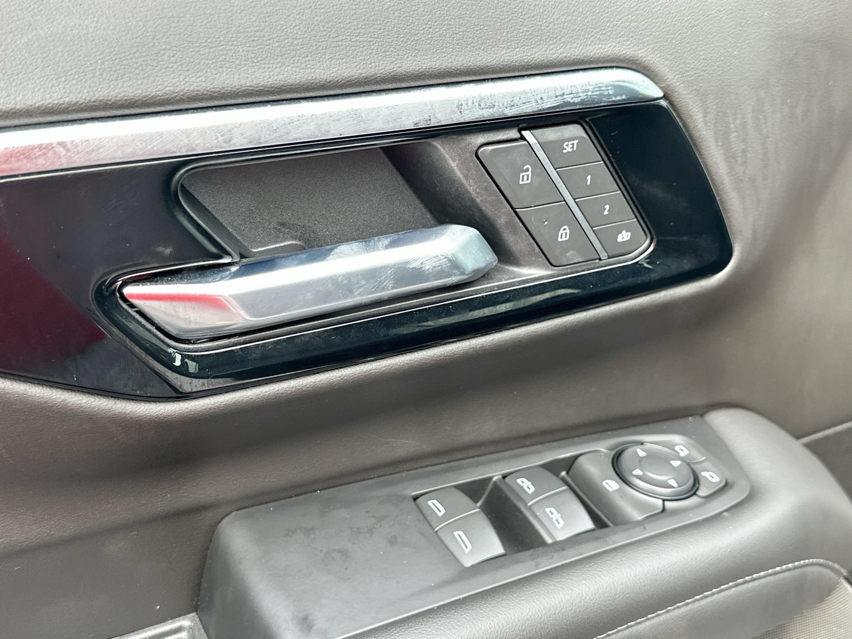 Used 2025 Summit White Chevrolet LT image 13