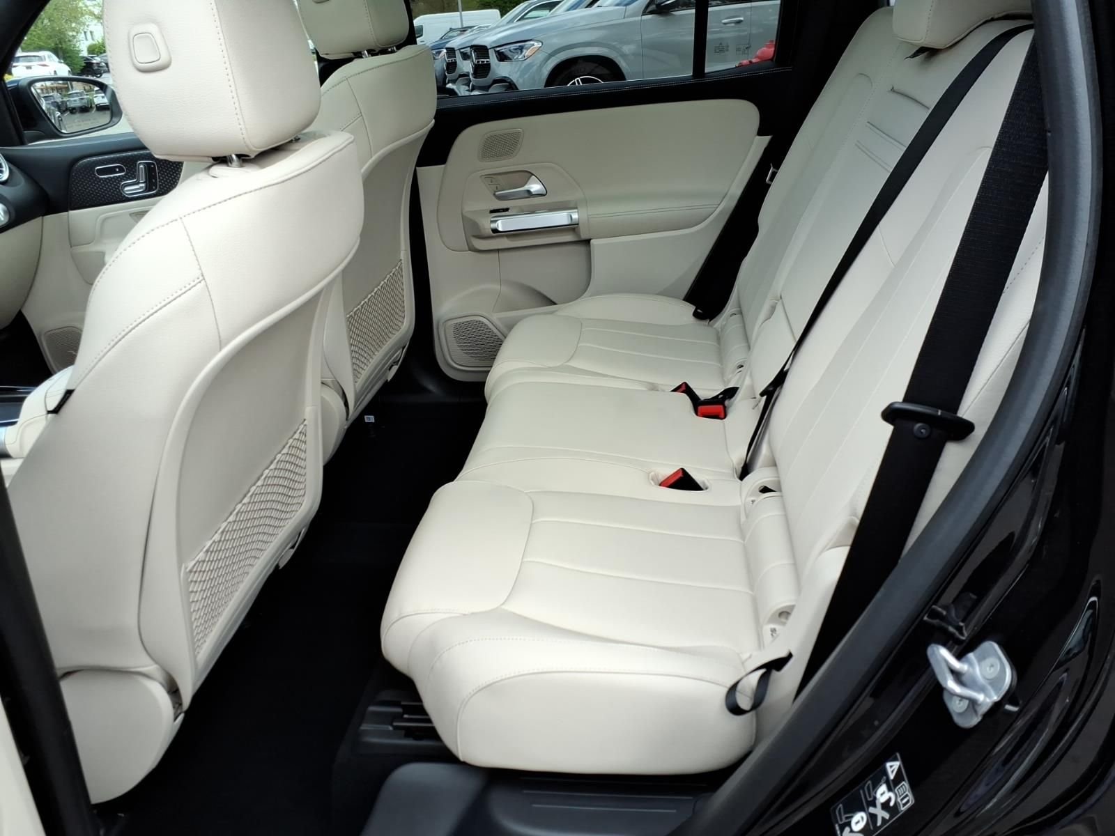 Certified Used 2025  Mercedes-Benz 350 image 13