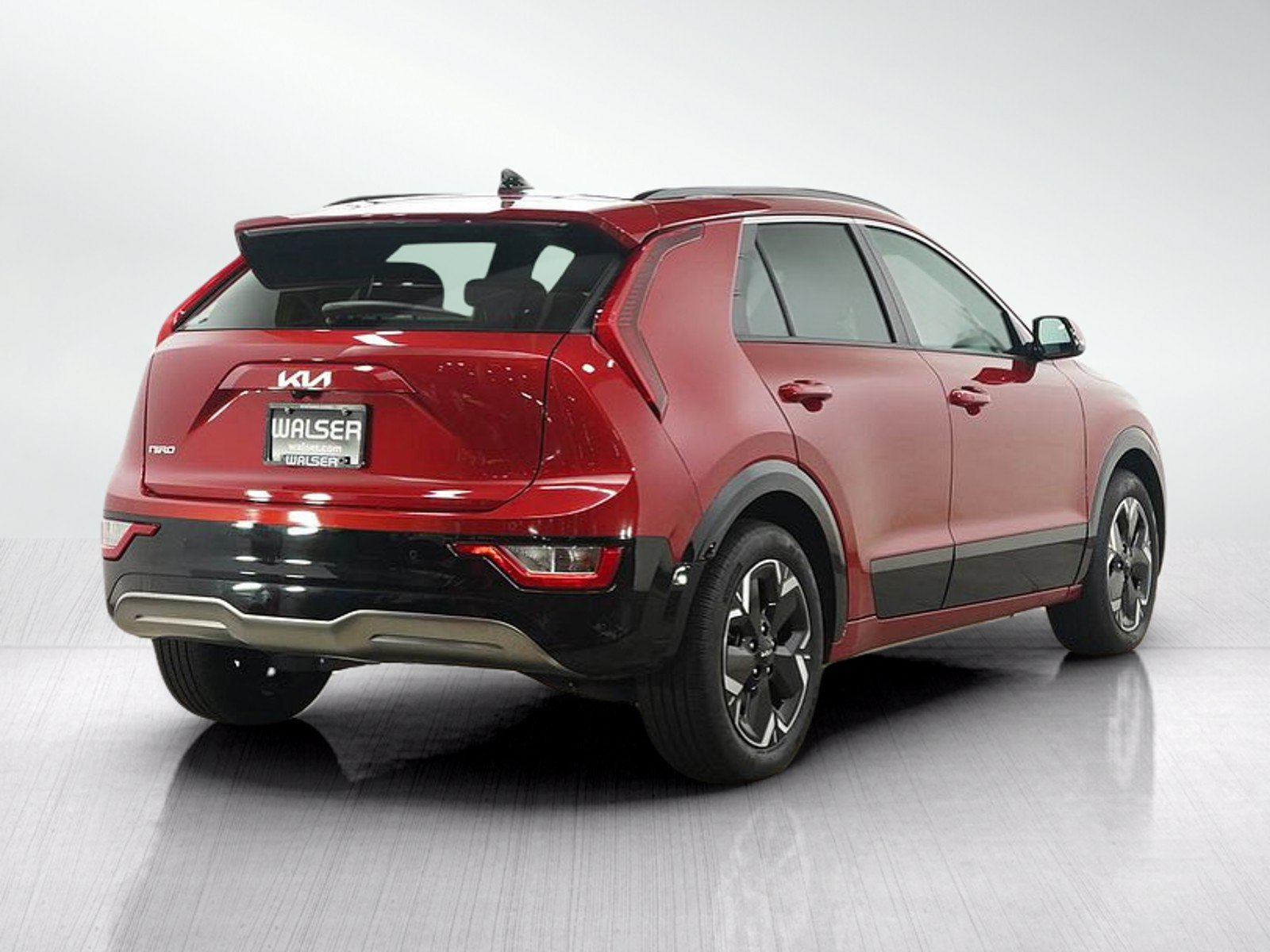 Used 2023 Runway Red Kia Wind image 6