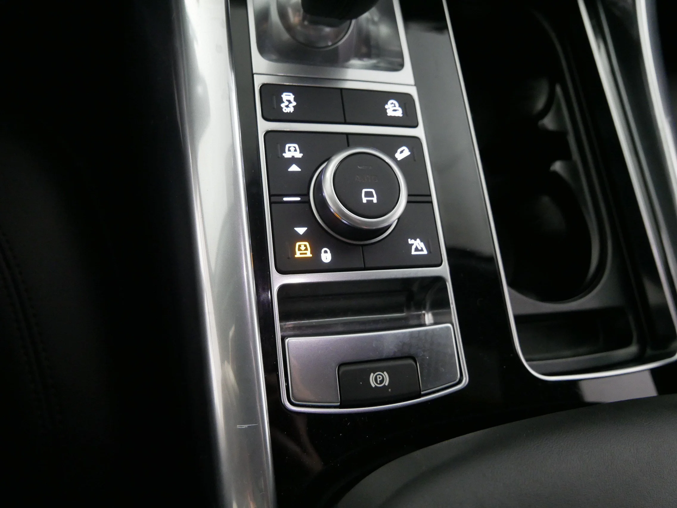 Used 2021 Eiger Grey Metallic Land Rover HSE Dynamic image 30