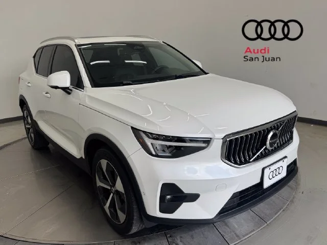 2023 Volvo XC40 B5 Plus Bright Theme