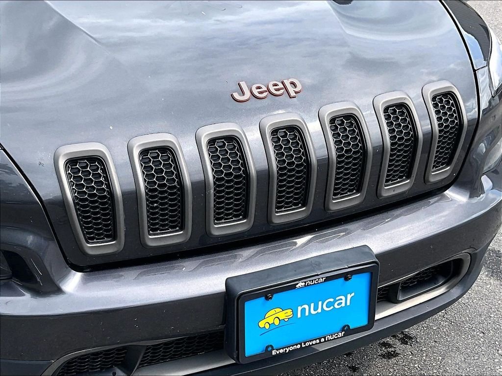 Used 2016 Granite Crystal Metallic Clearcoat Jeep Latitude image 31