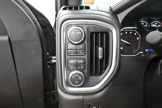 Used 2021 Silver GMC Elevation image 24