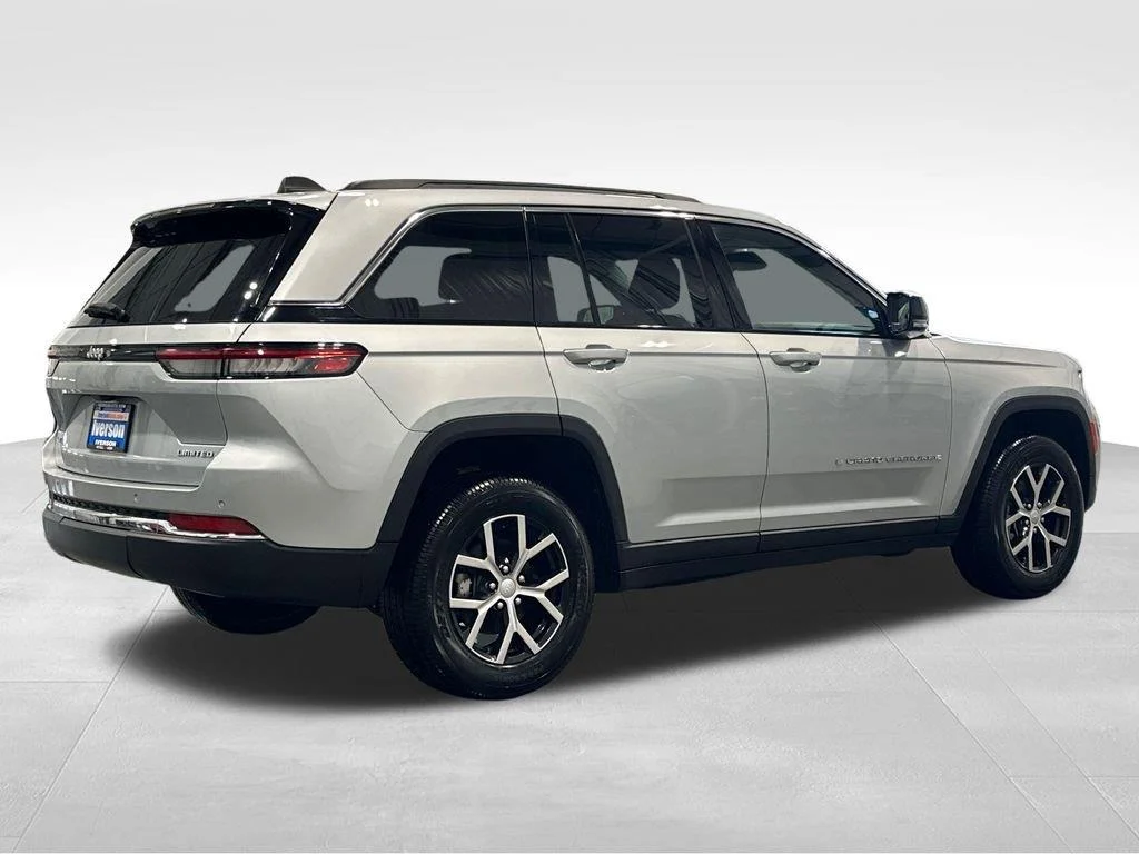 Used 2024 Silver Zynith Jeep Limited image 12