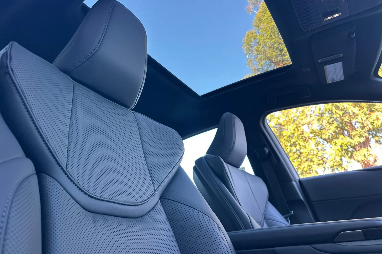 New 2026 Ultra White Lexus ES 350h PREMIUM+ image 13
