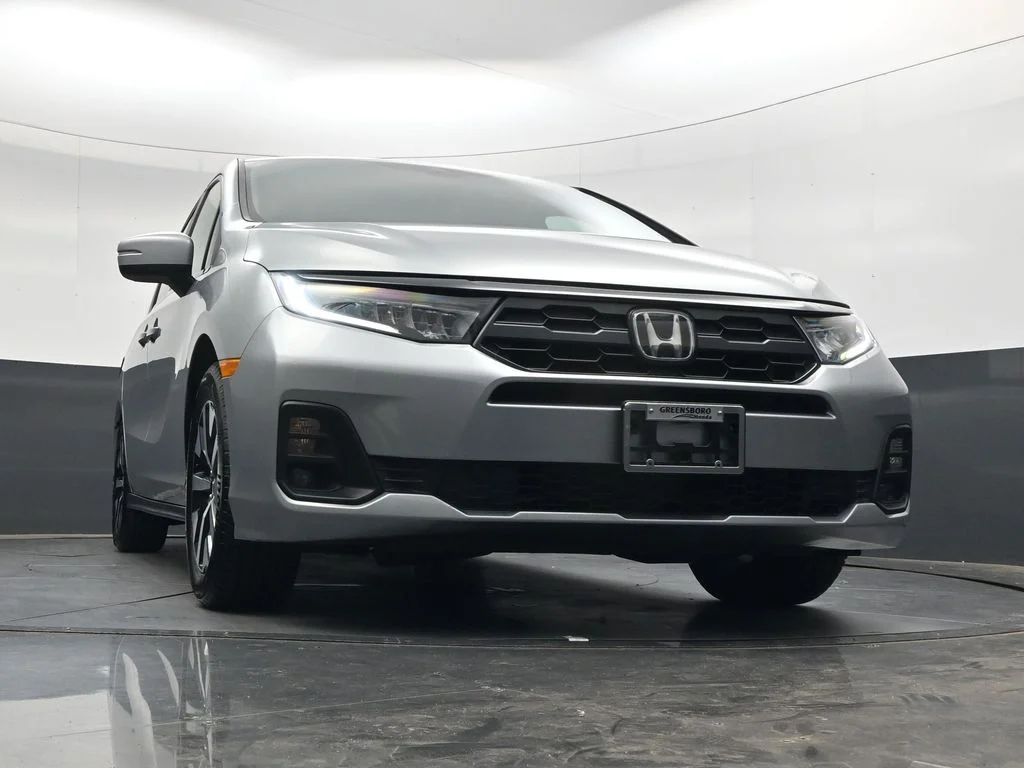 Used 2025 Solar Silver Metallic Honda EX-L image 40