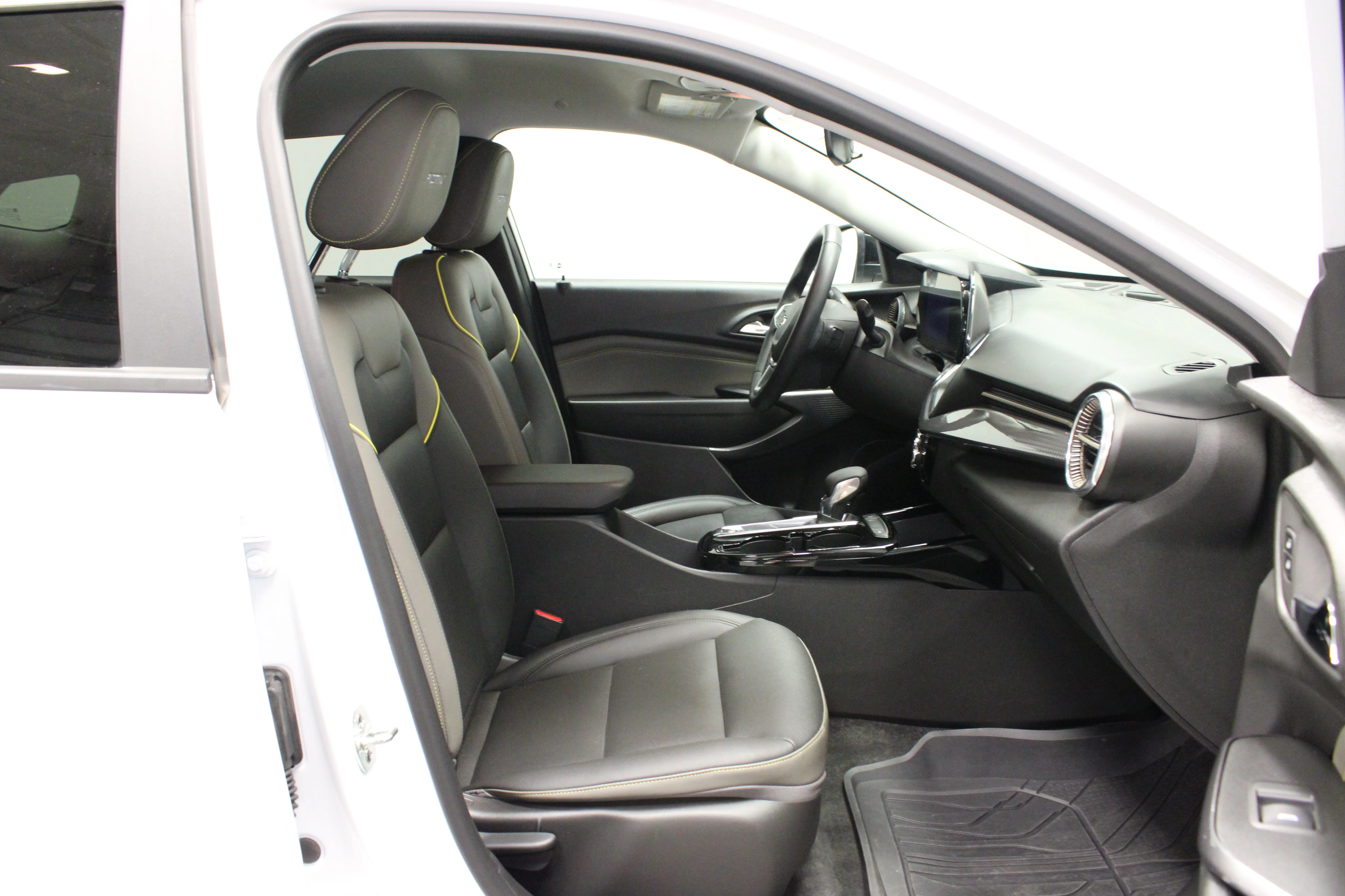 Used 2025 Summit White Chevrolet ACTIV image 13