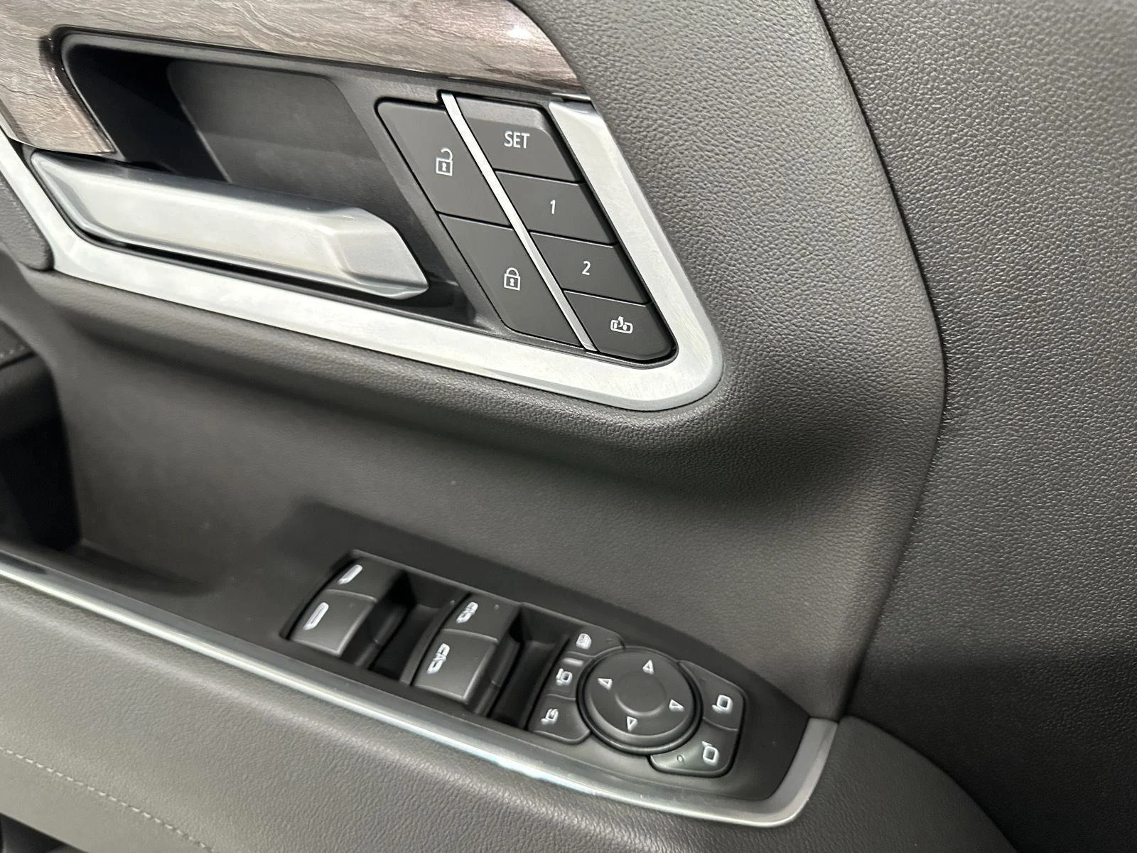 Used 2025 Summit White Chevrolet LTZ image 20