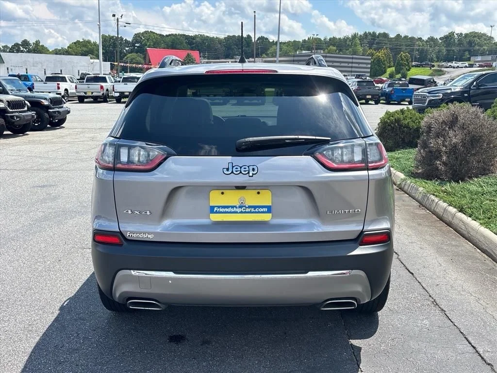 Used 2022 Silver Jeep Limited image 25