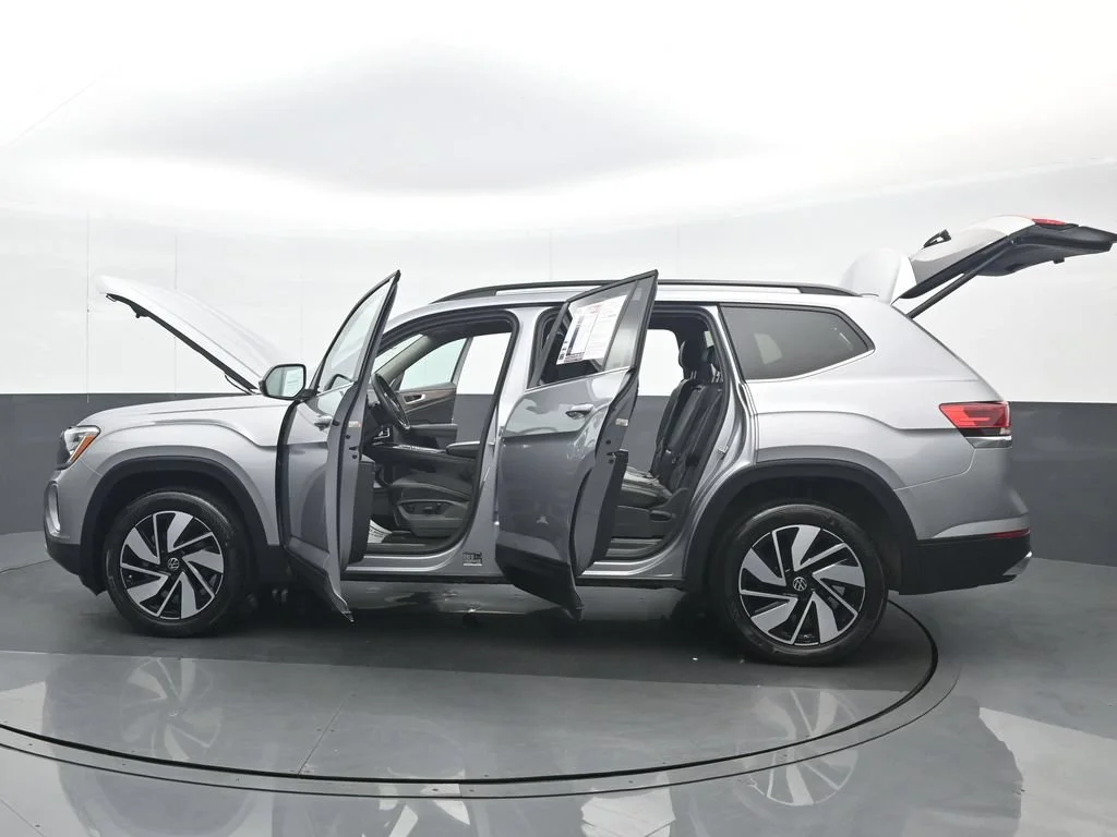 Used 2024 Silver Volkswagen 2.0T SE w/Technology image 39