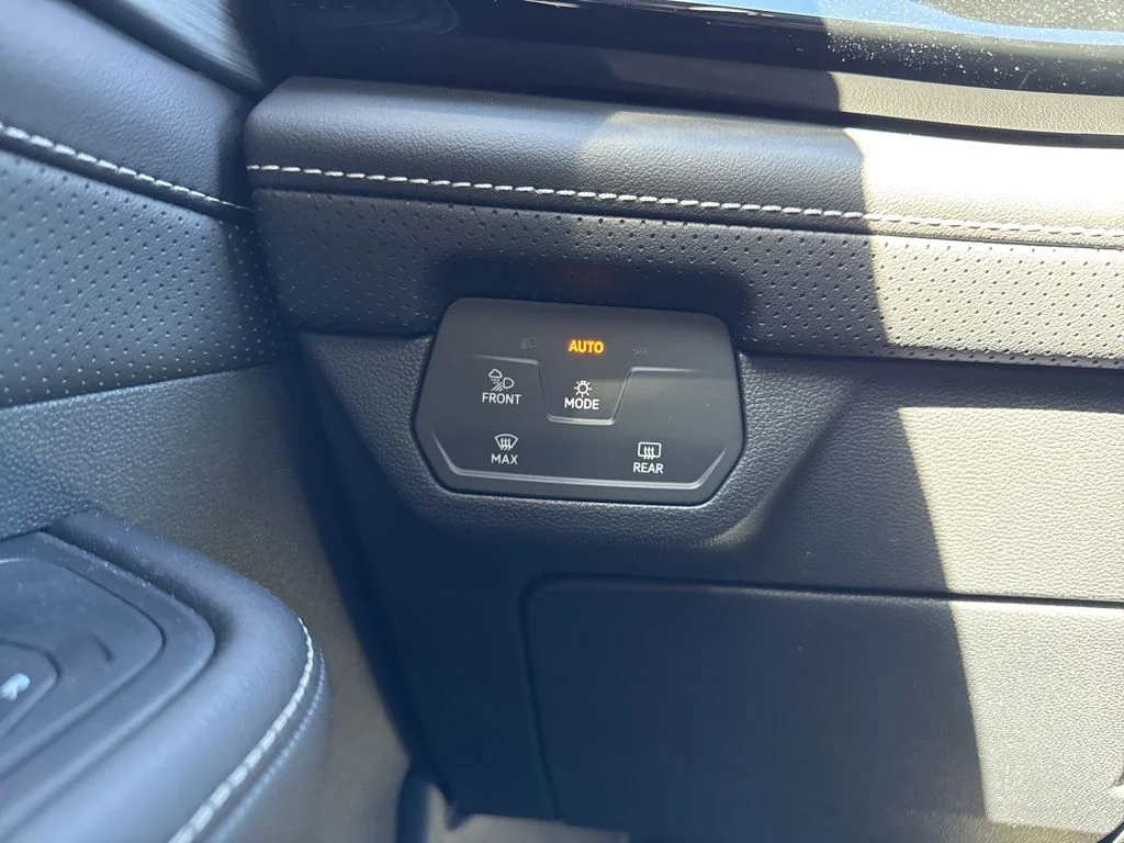 New 2026 Black Volkswagen 2.0T SE image 31