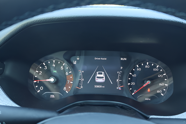 Used 2022 Silver Jeep Latitude image 21