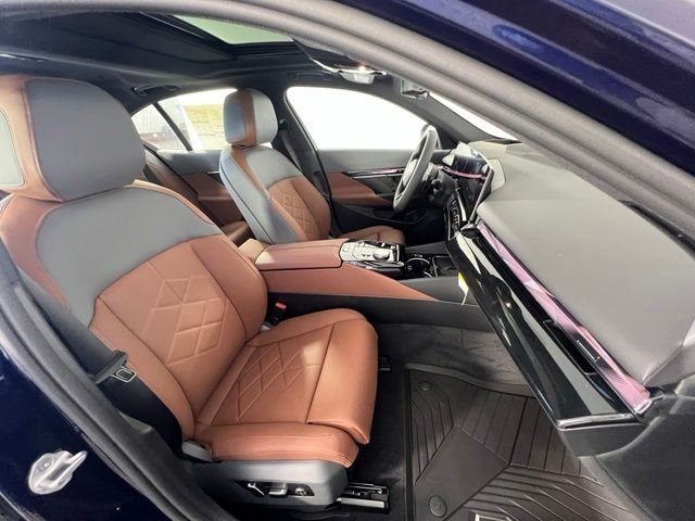 New 2027 Blue BMW 540i xDrive image 39
