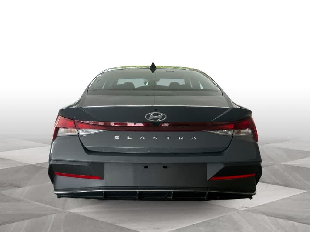 Used 2025 Ecotronic Gray Hyundai SE image 7